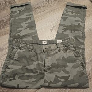 GAP Camouflage Straight Leg Women's Pants